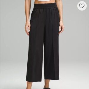 Lululemon Athletica  Cropped Lightweight Pants